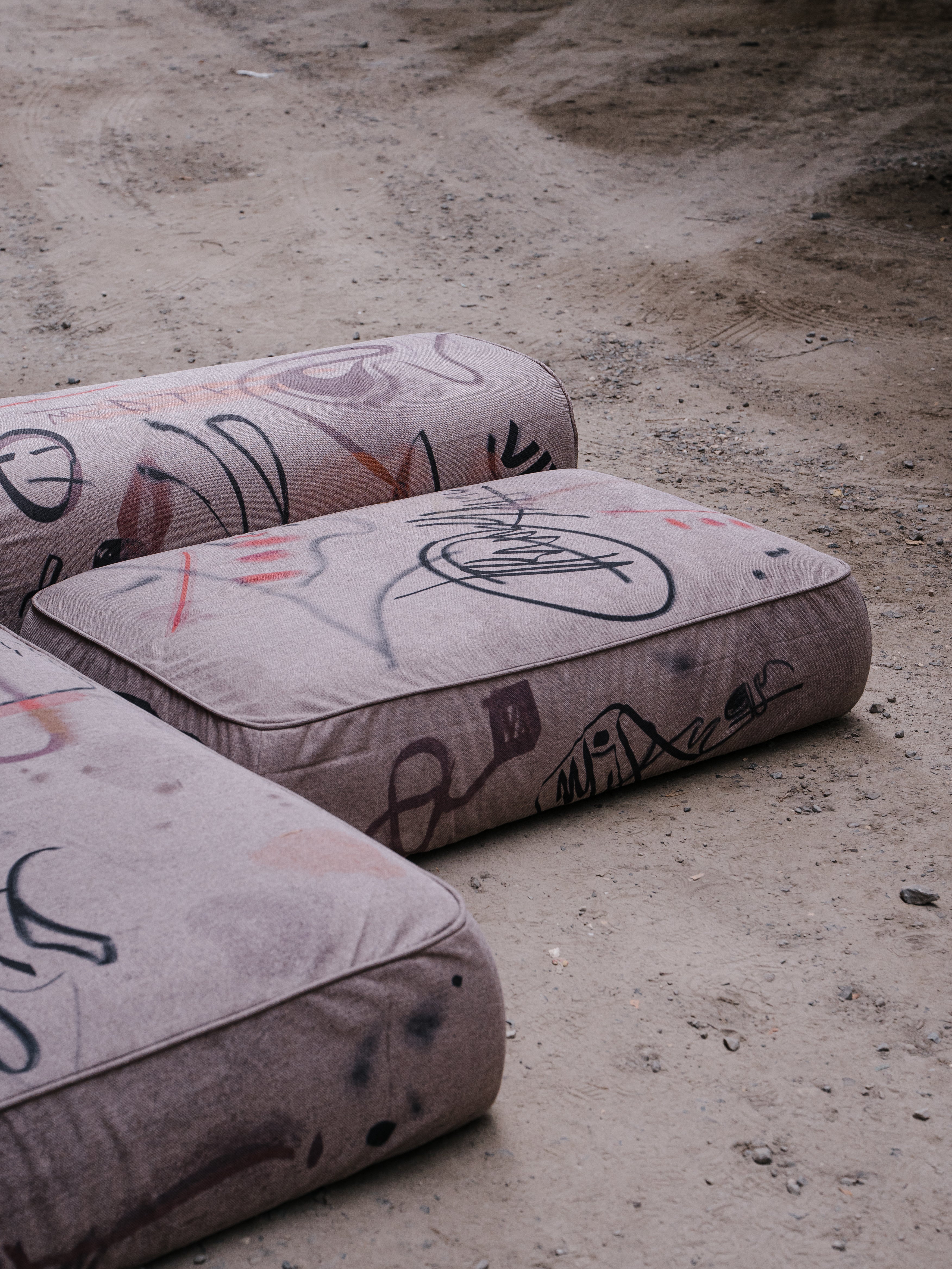 CLASSIC Modular Sofa: Unfiltered Street Energy