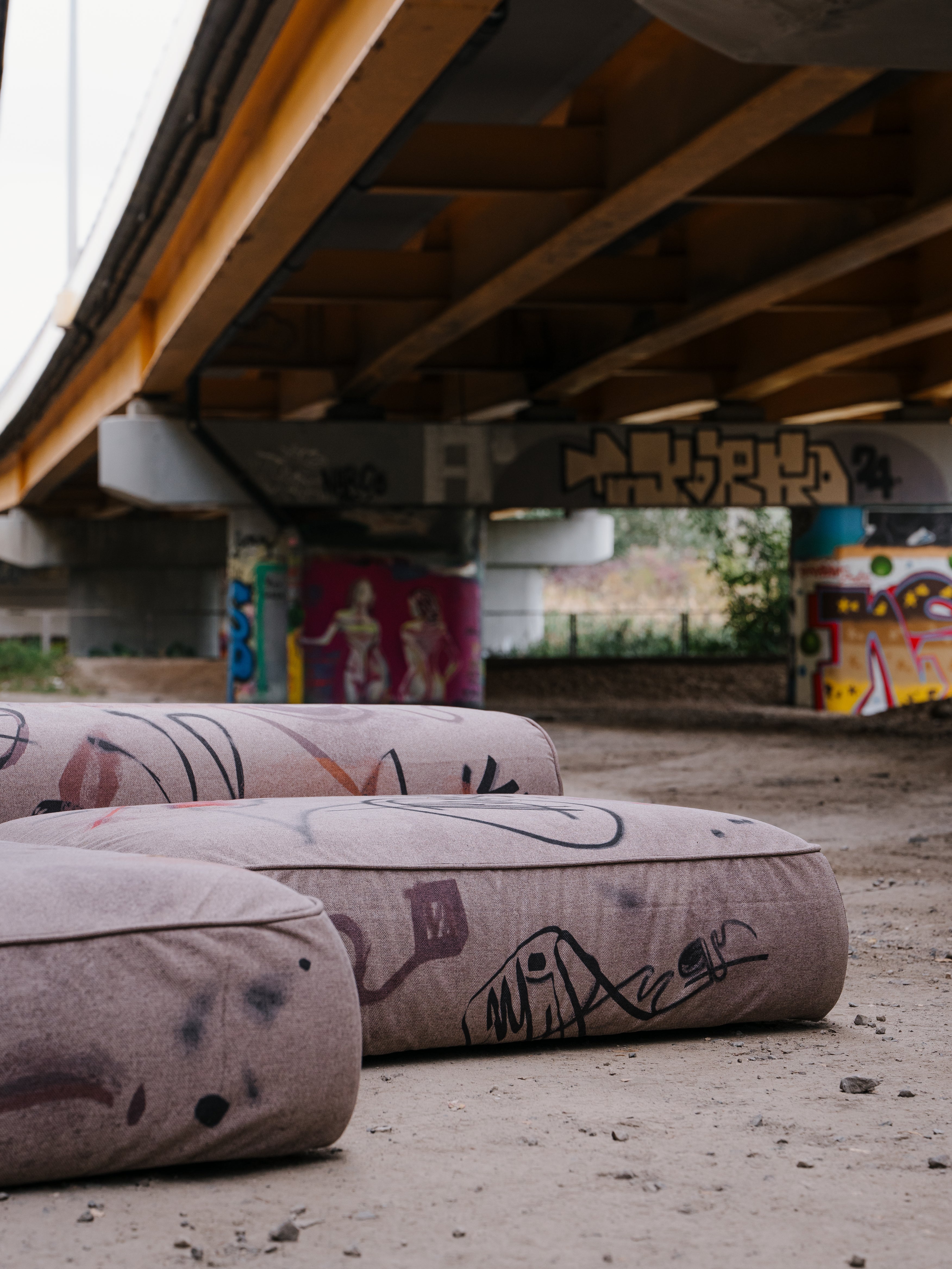 CLASSIC Modular Sofa: Unfiltered Street Energy