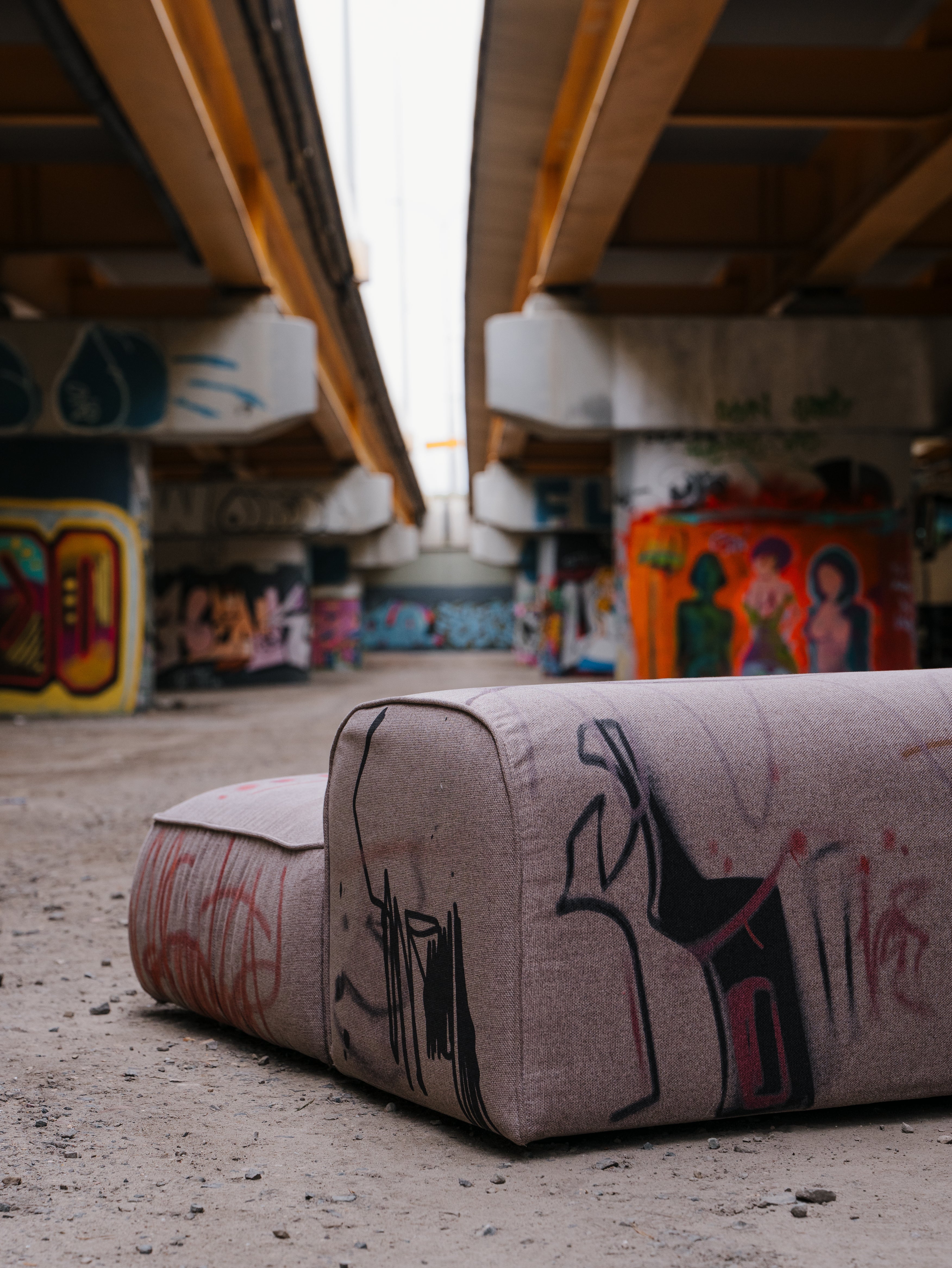 CLASSIC Modular Sofa: Unfiltered Street Energy